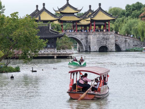 YANGZHOU, CHINA - OCTOBER 01: Tourists visit the Slender West Lake scenic area on October 1, 2026 in Yangzhou, Jiangsu Province of China. The National Day holiday, which runs from October 1 to 7, has drawn large crowds to tourist attractions across the country.  Copyright: xVCGx 111670918612