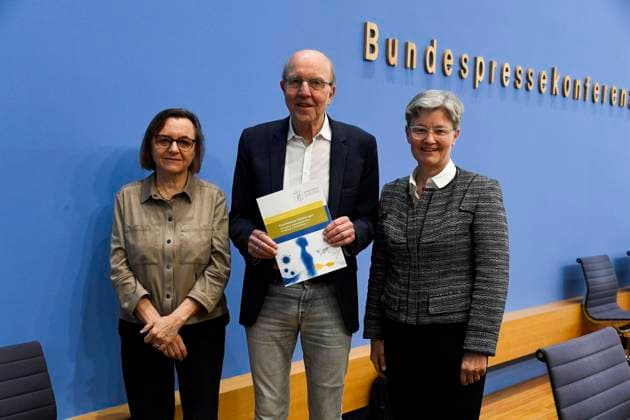 ABB BPK Carmen Scheibenbogen, German hematologist-oncologist and professor of immunology at Berlin’s Charité; Prof. Dr. Norbert Suttorp from the Interdisciplinary Department of Infectious Diseases, Pulmonology, and Critical Care Medicine; Regina Therese Riphahn, a German economist;