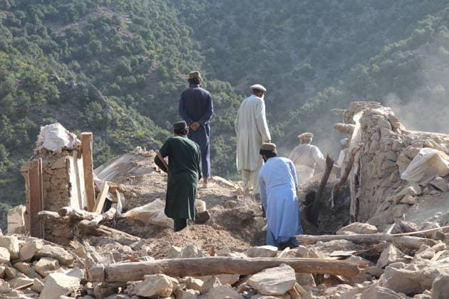 (261001) -- KUNAR, Oct. 1, 2026 -- This photo taken on Oct. 1, 2026 shows people clearing debris at a village after an airstrike in Kunar province, Afghanistan. Afghan government spokesperson Zabihullah Mujahid said on Thursday that Pakistani airstrikes hit the eastern Afghan province of Kunar early in the day, killing nine people and injuring 11 others, while three houses were also damaged. (Photo by Xinhua) AFGHANISTAN-KUNAR-PAKISTANI AIRSTRIKES QazafixMal 