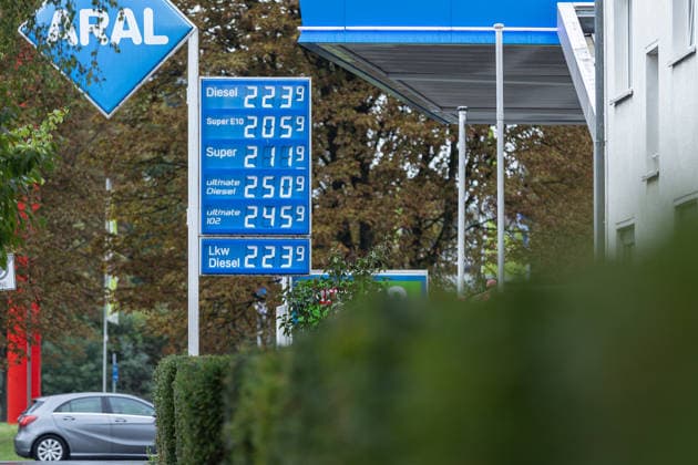 Gas Prices on the Morning of the New Gas Rebate in Bonn, October 1, 2026 On October 1, 2026, the so-called fuel rebate on gasoline and diesel will take effect once again. Fuel is expected to become up to 17 cents cheaper at gas stations across Germany. On the first day of the new fuel rebate, prices at gas stati Copyright: xSebastianxDerixx