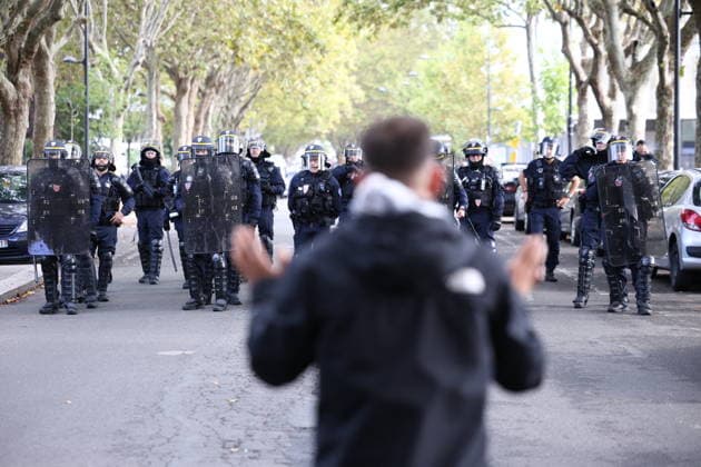 Students Protest Near Paul Eluard Secondary School - Saint Denis (CRS) Republican Security Corps and Student near Paul Eluard secondary school in Saint-Denis, North of Paris, on October 1, 2026 as they continue their protest to demand the hiring of substitute teachers, increased resources, and decent learning conditions. Photo by Raphael Lafargue ABACAPRESS.COM Saint-Denis Ile-de-France France  Copyright: xLafarguexRaphael ABACAx