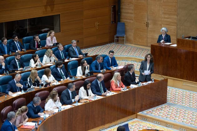 Housing Dominates This Thursday’s Plenary Session in the Assembly, Marked by Maricarmen, the protest camp, and the royal decrees. Rocío Albert, Regional Minister of Economy, Finance, and Employment for the Community of Madrid (1st row, 3rd from right), and Miguel Ángel García Martín, Regional Minister of the Presidency, Justice, and Local Administration for the Community of Madrid (1st row, 2nd from right), and the President of the Community of Madrid, Isabel Díaz Ayuso (1st row, right), during a plenary session of the Madrid Assembly on October 1, 2026, in Madrid, Spain. Housing dominates this Thursday’s plenary session, October 1, in the Madrid Assembly—a session marked by the eviction last week of 87-year-old Maricarmen, which has led t Copyright: xJesusxHellinx 7811956