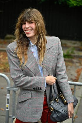 PFW Chloe Outside Arrivals JR Lou Doillon arriving at the Chloe show during Paris Fashion Week, in Paris, France on 1 October 2026. Photo by Julien Reynaud APS-Medias ABACAPRESS.COM Paris France  Copyright: xReynaudxJulien APS-Medias ABACAx