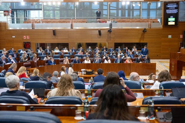 Housing Dominates This Thursday’s Plenary Session in the Assembly, Marked by Maricarmen, the protest camp, and the royal decrees. Rocío Albert, Regional Minister of Economy, Finance, and Employment for the Community of Madrid (1st row, 3rd from right), and Miguel Ángel García Martín, Regional Minister of the Presidency, Justice, and Local Administration for the Community of Madrid (1st row, 2nd from right), and the President of the Community of Madrid, Isabel Díaz Ayuso (1st row, right), during a plenary session of the Madrid Assembly on October 1, 2026, in Madrid, Spain. Housing dominates this Thursday’s plenary session, October 1, in the Madrid Assembly—a session marked by the eviction last week of 87-year-old Maricarmen, which has led t Copyright: xJesusxHellinx 7811961