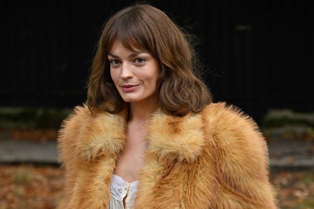 PFW Chloe Outside Arrivals JR Emma Mackey arriving at the Chloe show during Paris Fashion Week, in Paris, France on 1 October 2026. Photo by Julien Reynaud APS-Medias ABACAPRESS.COM Paris France  Copyright: xReynaudxJulien APS-Medias ABACAx