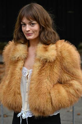 PFW Chloe Outside Arrivals JR Emma Mackey arriving at the Chloe show during Paris Fashion Week, in Paris, France on 1 October 2026. Photo by Julien Reynaud APS-Medias ABACAPRESS.COM Paris France  Copyright: xReynaudxJulien APS-Medias ABACAx
