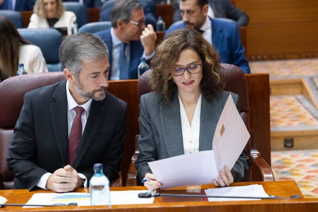 Housing Dominates This Thursday’s Plenary Session in the Assembly, Marked by Maricarmen, the Protest Camp, and the Royal Decrees Miguel Ángel García Martín, Regional Minister of the Presidency, Justice, and Local Administration for the Community of Madrid, front row, 2nd from the right, and the President of the Community of Madrid, Isabel Díaz Ayuso (1st row, right), during a plenary session of the Madrid Assembly on October 1, 2026, in Madrid, Spain. Housing dominates this Thursday’s plenary session, October 1, in the Madrid Assembly, marked by the eviction last week of 87-year-old Maricarmen, which has led to social unrest, including a protest camp at Puerta del Sol that has caused a new clash between the Government Delegation, City Hall Copyright: xJesusxHellinx 7811984