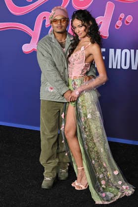 Dani Oliveros with her entourage at the world premiere of the feature film *Rolling Loud The Movie* at the United Artists Theatre in Los Angeles, September 30, 2026 Foto:xD.xStarbuckx xFuturexImagex loud_6980