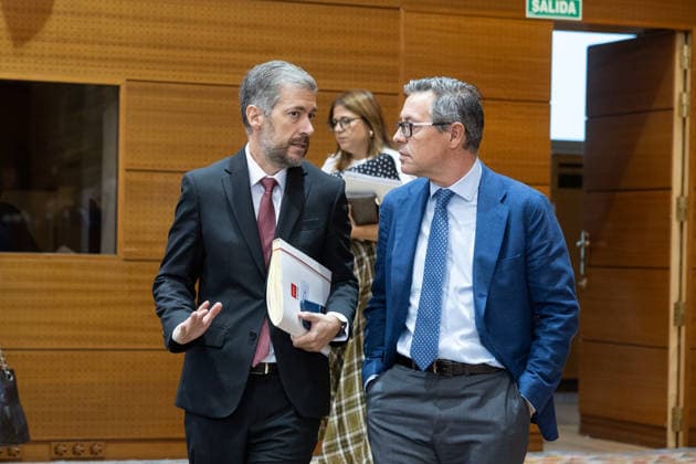 Housing dominates this Thursday’s plenary session of the Assembly, marked by the Maricarmen protest, the protest camp, and Royal Decrees I D The Regional Minister of the Presidency, Miguel Ángel García Martín, and the deputy and secretary-general of the PP in Madrid, Alfonso Serrano, during a plenary session of the Madrid Regional Assembly on October 1, 2026, in Madrid, Spain Housing dominates this Thursday’s plenary session, October 1, at the Madrid Regional Assembly, dominated by the eviction of 87-year-old Maricarmen last week, which has led to social unrest including a protest camp at Puerta del Sol—causing a new clash between the Government Delegation, City Hall, and the Regional Government— in addition to the push for two royal decre Copyright: xJesusxHellinx 7812145