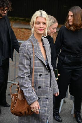 PFW Chloe Outside Arrivals JR Pixie Geldof arriving at the Chloe show during Paris Fashion Week, in Paris, France on 1 October 2026. Photo by Julien Reynaud APS-Medias ABACAPRESS.COM Paris France  Copyright: xReynaudxJulien APS-Medias ABACAx