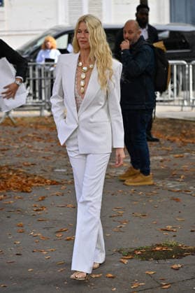 PFW Chloe Outside Arrivals JR Claudia Schiffer arriving at the Chloe show during Paris Fashion Week, in Paris, France on 1 October 2026. Photo by Julien Reynaud APS-Medias ABACAPRESS.COM Paris France  Copyright: xReynaudxJulien APS-Medias ABACAx