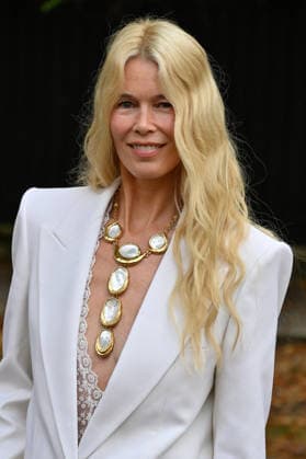 PFW Chloe Outside Arrivals JR Claudia Schiffer arriving at the Chloe show during Paris Fashion Week, in Paris, France on 1 October 2026. Photo by Julien Reynaud APS-Medias ABACAPRESS.COM Paris France  Copyright: xReynaudxJulien APS-Medias ABACAx