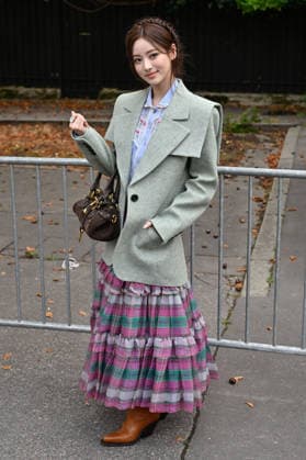 PFW Chloe Outside Arrivals JR Anna Tanaka arriving at the Chloe show during Paris Fashion Week, in Paris, France on 1 October 2026. Photo by Julien Reynaud APS-Medias ABACAPRESS.COM Paris France  Copyright: xReynaudxJulien APS-Medias ABACAx