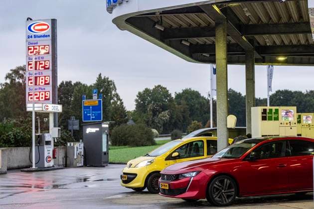 Are Dutch People Now Flocking to Gas Stations at the Border? ** FOR EDITORIAL USE ONLY ** EDITORIAL USE ONLY ** p Overview photo taken on October 1, 2026, at a gas station in Emmerich. The gas discount is valid starting October 1. Photo by Arnulf Stoffel, Funke Foto Services p Colorful Germany, North Rhine-Westphalia, Emmerich. Copyright ArnulfxStoffel Copyright: ArnulfxStoffel doc87u8u37q8ps8roft1th6 ,EDITORIAL USE ONLY Copyright: ArnulfxStoffel