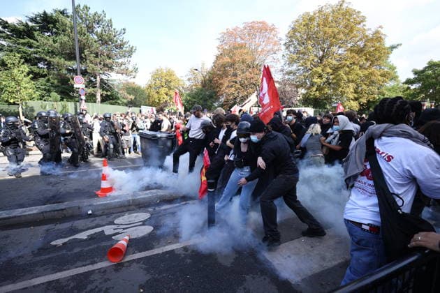 RECORD DATE NOT STATED Student Prostest - Aubervilliers Clash between (CRS) Republican Security Corps and Student in front of Suger secondary school in Aubervilliers, North of Paris, on October 1, 2026 as they continue their protest to demand the hiring of substitute teachers, increased resources, and decent learning conditions. Photo by Raphael Lafargue ABACAPRESS.COM Aubervilliers Ile-de-France France  Copyright: xLafarguexRaphael ABACAx
