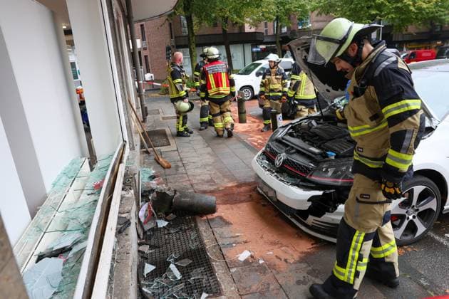Driver Confuses Gas and Brake Pedals; Car Crashed Into Storefront On Keldersstraße in Solingen Ohligs, a traffic accident oc