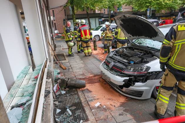 Driver Confuses Gas and Brake Pedals; Car Crashed Into Storefront On Keldersstraße in Solingen Ohligs, a traffic accident oc