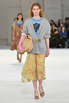 Dries Van Noten Women s Ready-to-Wear Spring Summer 2027 Collection Fashion Show during Paris Fashion Week, September 30, 2026 Dries Van Noten Women s Ready-to-Wear Spring Summer 2027 Collection Fashion Show, during Paris Fashion Week, September 30, 2026, Paris, France  Copyright: xAgencex xBestimagexAgencex xBestimagex