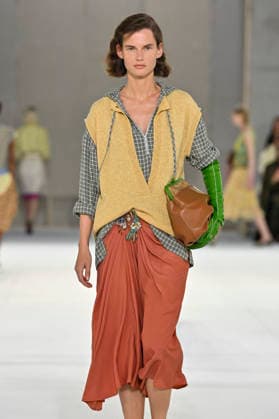 Dries Van Noten Women s Ready-to-Wear Spring Summer 2027 Collection Fashion Show during Paris Fashion Week, September 30, 2026 Dries Van Noten Women s Ready-to-Wear Spring Summer 2027 Collection Fashion Show, during Paris Fashion Week, September 30, 2026, Paris, France  Copyright: xAgencex xBestimagexAgencex xBestimagex