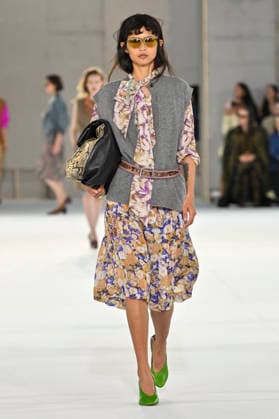 Dries Van Noten Women s Ready-to-Wear Spring Summer 2027 Collection Fashion Show during Paris Fashion Week, September 30, 2026 Dries Van Noten Women s Ready-to-Wear Spring Summer 2027 Collection Fashion Show, during Paris Fashion Week, September 30, 2026, Paris, France  Copyright: xAgencex xBestimagexAgencex xBestimagex