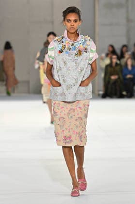 Dries Van Noten Women s Ready-to-Wear Spring Summer 2027 Collection Fashion Show during Paris Fashion Week, September 30, 2026 Dries Van Noten Women s Ready-to-Wear Spring Summer 2027 Collection Fashion Show, during Paris Fashion Week, September 30, 2026, Paris, France  Copyright: xAgencex xBestimagexAgencex xBestimagex