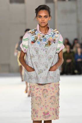Dries Van Noten Women s Ready-to-Wear Spring Summer 2027 Collection Fashion Show during Paris Fashion Week, September 30, 2026 Dries Van Noten Women s Ready-to-Wear Spring Summer 2027 Collection Fashion Show, during Paris Fashion Week, September 30, 2026, Paris, France  Copyright: xAgencex xBestimagexAgencex xBestimagex