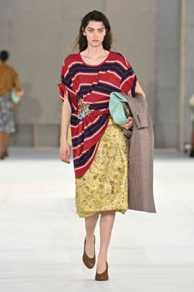 Dries Van Noten Women s Ready-to-Wear Spring Summer 2027 Collection Fashion Show during Paris Fashion Week, September 30, 2026 Dries Van Noten Women s Ready-to-Wear Spring Summer 2027 Collection Fashion Show, during Paris Fashion Week, September 30, 2026, Paris, France  Copyright: xAgencex xBestimagexAgencex xBestimagex