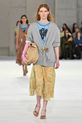 Dries Van Noten Women s Ready-to-Wear Spring Summer 2027 Collection Fashion Show during Paris Fashion Week, September 30, 2026 Dries Van Noten Women’s Ready-to-Wear Spring Summer 2027 Collection Fashion Show, during Paris Fashion Week, September 30, 2026, Paris, France  Copyright: xAgencex xBestimagexAgencex xBestimagex