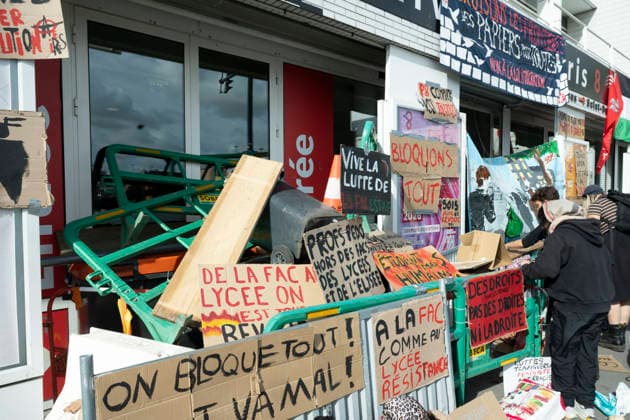 Paris 8 University blocked by students The entrance to Paris 8 University is blocked during a student mobilization in Saint-Denis, north of Paris, on October 1, 2026. University campuses have joined high school students in a nationwide movement involving blockades of educational institutions across France. Paris - St. Denis France  Copyright: xNikxErikxNeubauerx DSC_8242