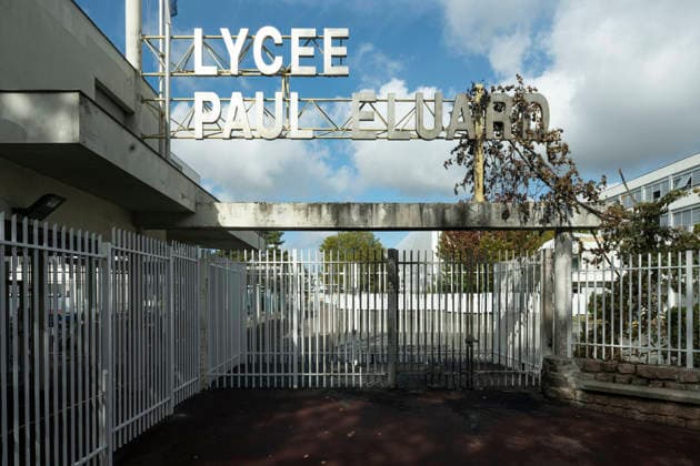 Burn marks at LycÃ e Paul Eluard Signs and traces of protest are visible on the entrance fence of LycÃ e Paul Eluard in Saint-Denis, including burn marks on the fence, during a student mobilization in France. Paris - St. Denis France  Copyright: xNikxErikxNeubauerx DSC_8330