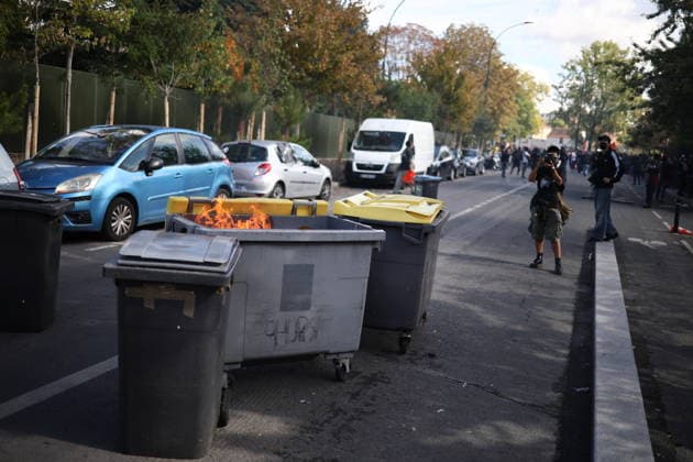 Students Prostest - Aubervilliers Clash between (CRS) Republican Security Corps and Student in front of Le Corbusier secondary school in Aubervilliers, North of Paris, on October 1, 2026 as they continue their protest to demand the hiring of substitute teachers, increased resources, and decent learning conditions. Photo by Raphael Lafargue ABACAPRESS.COM Aubervilliers Ile-de-France France  Copyright: xLafarguexRaphael ABACAx