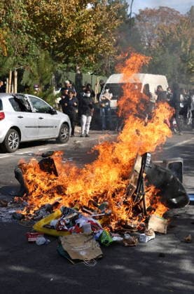 Students Prostest - Aubervilliers Fire involving trash bins and bicycles. Clash between (CRS) Republican Security Corps and Student in front of Le Corbusier secondary school in Aubervilliers, North of Paris, on October 1, 2026 as they continue their protest to demand the hiring of substitute teachers, increased resources, and decent learning conditions. Photo by Raphael Lafargue ABACAPRESS.COM Aubervilliers Ile-de-France France  Copyright: xLafarguexRaphael ABACAx