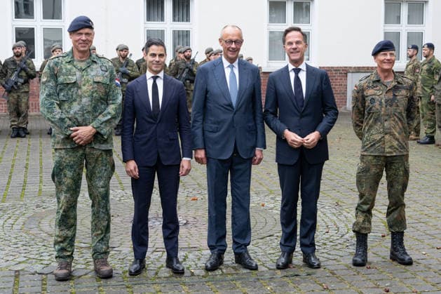 Visit by the German-Dutch Corps with Federal Chancellor Merz and General Freuding, together with Rob Jetten, Prime Minister of the Netherlands; Federal Chancellor Friedrich Merz; NATO Secretary General Mark Ruette; and Lieutenant General Peter Mirow, during the military honors rendered by the 1st German-Dutch Corps, Münster, October 1, 2026, Münster, North Rhine-Westphalia, Germany