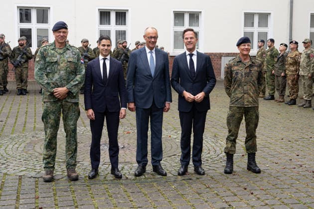 Visit by the German-Dutch Corps with Federal Chancellor Merz and General Freuding, together with Rob Jetten, Prime Minister of the Netherlands; Federal Chancellor Friedrich Merz; NATO Secretary General Mark Ruette; and Lieutenant General Peter Mirow, during the military honors rendered by the 1st German-Dutch Corps, Münster, October 1, 2026, Münster, North Rhine-Westphalia, Germany