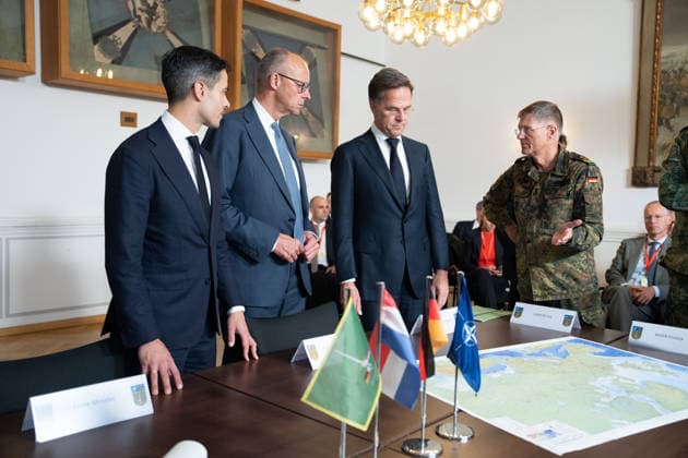 Visit to the German-Dutch Corps with Federal Chancellor Merz and Rob Jetten, Prime Minister of the Netherlands, together with Federal Chancellor Friedrich Merz, NATO Secretary General Mark Ruette listen intently to the remarks of Lieutenant General Peter Mirow, who is holding a map of Europe during a visit to the 1st German-Dutch Corps, Münster, October 1, 2026, Müns