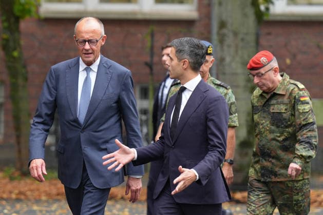 Visit by the German-Dutch Corps with Chancellor Merz: Chancellor Friedrich Merz, together with Rob Jetten, Prime Minister of the Netherlands, on their way to receive military honors from the 1st German-Dutch Corps, Münster, October 1, 2026, Münster, North Rhine-Westphalia, Germany