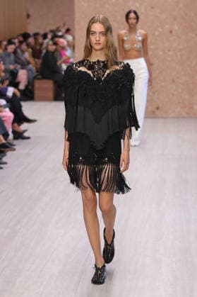 PFW - Chloe Runway A model walks the runway during the Chloe Ready to Wear Spring Summer 2027 fashion show as part of Paris Fashion Week on October 1, 2026 in Paris, France. Photo by Alain-Gil Gonzalez ABACAPRESS.COM Paris Ile-de-France France  Copyright: xGonzalezxAlain-Gil ABACAx