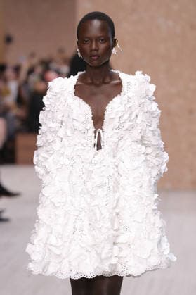 PFW - Chloe Runway A model walks the runway during the Chloe Ready to Wear Spring Summer 2027 fashion show as part of Paris Fashion Week on October 1, 2026 in Paris, France. Photo by Alain-Gil Gonzalez ABACAPRESS.COM Paris Ile-de-France France  Copyright: xGonzalezxAlain-Gil ABACAx