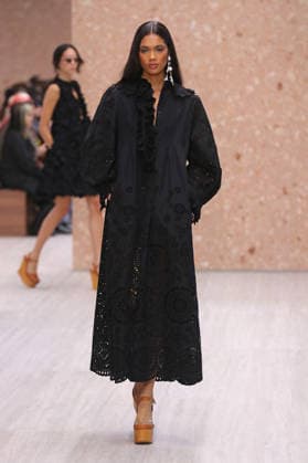 PFW - Chloe Runway A model walks the runway during the Chloe Ready to Wear Spring Summer 2027 fashion show as part of Paris Fashion Week on October 1, 2026 in Paris, France. Photo by Alain-Gil Gonzalez ABACAPRESS.COM Paris Ile-de-France France  Copyright: xGonzalezxAlain-Gil ABACAx