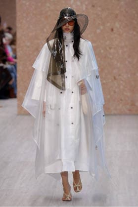 PFW - Chloe Runway A model walks the runway during the Chloe Ready to Wear Spring Summer 2027 fashion show as part of Paris Fashion Week on October 1, 2026 in Paris, France. Photo by Alain-Gil Gonzalez ABACAPRESS.COM Paris Ile-de-France France  Copyright: xGonzalezxAlain-Gil ABACAx