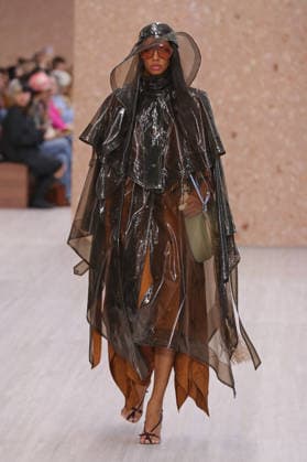 PFW - Chloe Runway A model walks the runway during the Chloe Ready to Wear Spring Summer 2027 fashion show as part of Paris Fashion Week on October 1, 2026 in Paris, France. Photo by Alain-Gil Gonzalez ABACAPRESS.COM Paris Ile-de-France France  Copyright: xGonzalezxAlain-Gil ABACAx