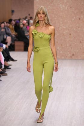 PFW - Chloe Runway Julia Stegner walks the runway during the Chloe Ready to Wear Spring Summer 2027 fashion show as part of Paris Fashion Week on October 1, 2026 in Paris, France. Photo by Alain-Gil Gonzalez ABACAPRESS.COM Paris Ile-de-France France  Copyright: xGonzalezxAlain-Gil ABACAx