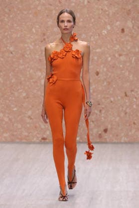 PFW - Chloe Runway Natasha Poly walks the runway during the Chloe Ready to Wear Spring Summer 2027 fashion show as part of Paris Fashion Week on October 1, 2026 in Paris, France. Photo by Alain-Gil Gonzalez ABACAPRESS.COM Paris Ile-de-France France  Copyright: xGonzalezxAlain-Gil ABACAx