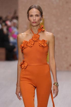 PFW - Chloe Runway Natasha Poly walks the runway during the Chloe Ready to Wear Spring Summer 2027 fashion show as part of Paris Fashion Week on October 1, 2026 in Paris, France. Photo by Alain-Gil Gonzalez ABACAPRESS.COM Paris Ile-de-France France  Copyright: xGonzalezxAlain-Gil ABACAx