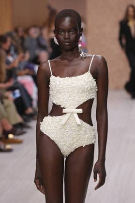 PFW - Chloe Runway A model walks the runway during the Chloe Ready to Wear Spring Summer 2027 fashion show as part of Paris Fashion Week on October 1, 2026 in Paris, France. Photo by Alain-Gil Gonzalez ABACAPRESS.COM Paris Ile-de-France France  Copyright: xGonzalezxAlain-Gil ABACAx