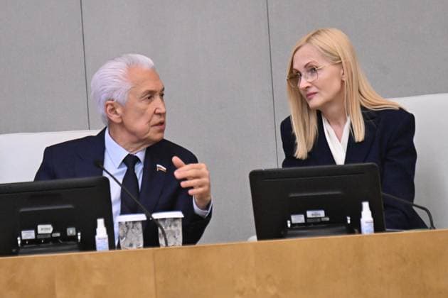 Moscow. The first session of the State Duma of the Russian Federation of the ninth convocation. Deputy Chairman of the State Duma Vladimir Vasiliev and First Deputy Chairman of the State Duma Irina Yarovaya before the session. KomsomolskayaxPravda