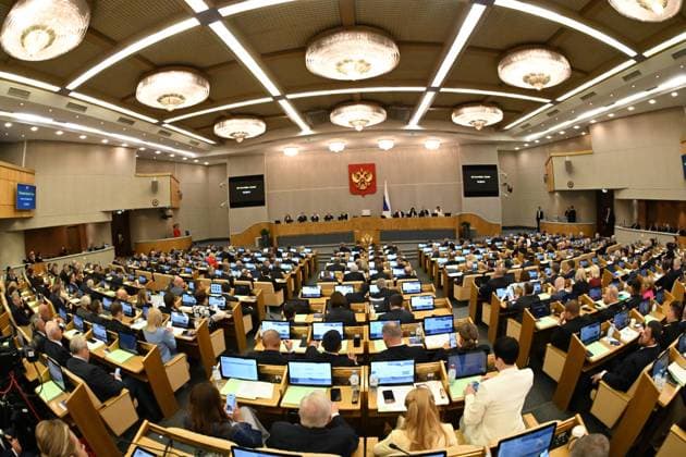 Moscow. The first session of the State Duma of the Russian Federation of the ninth convocation. Deputies before Russian President Vladimir Putin s address. KomsomolskayaxPravda