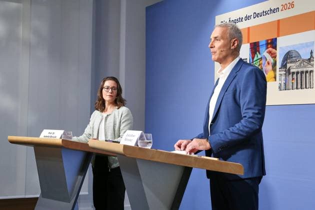 Berlin, Germany, October 1, 2026 Federal Press Conference Center Press Conference: R V Insurance Study The Fears of Germans in 2026 Isabelle Borucki and Grischa Brower Rabinowitsch Copyright: xdtsxNachrichtenagenturx dts_137041