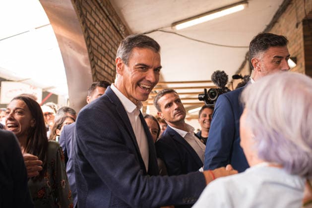 Pedro Sánchez Visits O Grove, Pontevedra: Prime Minister Pedro Sánchez during a visit to the 63rd edition of the O Grove Seafood Festival on October 1, 2026, O Grove, Pontevedra, Galicia, Spain The O Grove Seafood Festival is a unique culinary event that celebrates the tradition and abundance of Galician seafood every fall in O Grove, Pontevedra October 1, 2026 Elena Ferná O Grove, Pontevedra, Galicia O Grove, Pontevedra, Galicia, Spain Copyright: xElenaxFernandezx 7812998