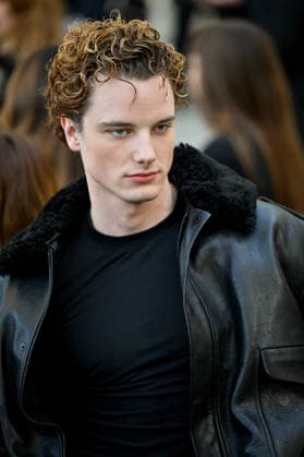 PFW Balenciaga Outside Arrivals JR Guest arriving at the Balenciaga show during Paris Fashion Week, in Paris, France on 1 October 2026. Photo by Julien Reynaud APS-Medias ABACAPRESS.COM Paris France  Copyright: xReynaudxJulien APS-Medias ABACAx